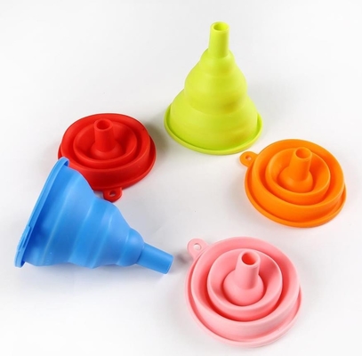 Strumenti pieghevoli di piccola dimensione della cucina dell'imbuto del silicone del commestibile di stili