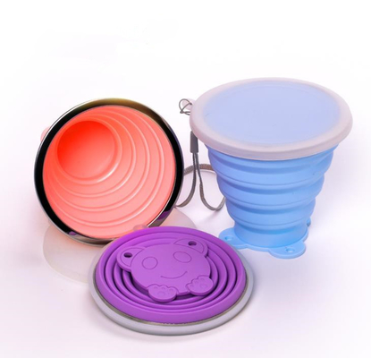 BPA liberano la tazza pieghevole di sport del silicone del commestibile con la cordicella lunga