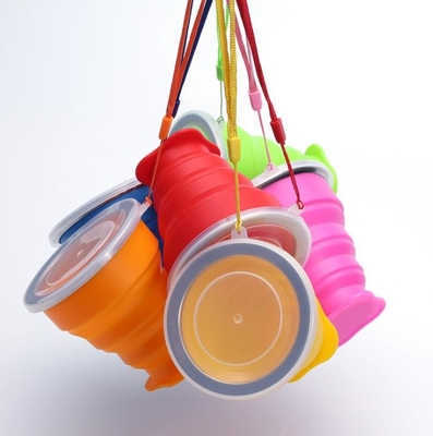 Tazza pieghevole di viaggio pieghevole di uso del silicone portatile del commestibile