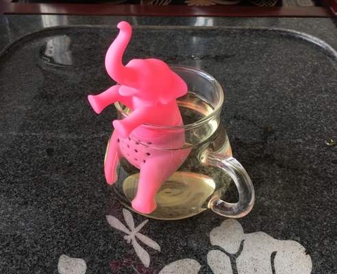 I filtri a forma di animali BPA del tè del silicone del commestibile dell'elefante rosa liberano