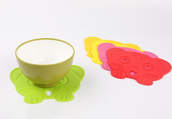 Gli strumenti della cucina del silicone di Placemat delle ciotole, la stuoia BPA della piastrina del silicone liberano