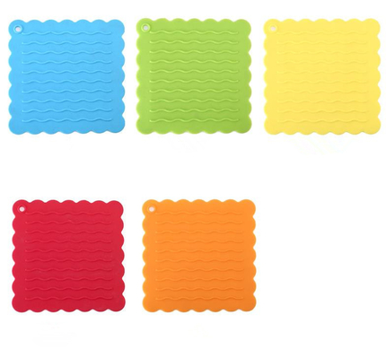 Gli strumenti della cucina del silicone di Placemat del buongustaio hanno impresso il modello di Wave dell'acqua