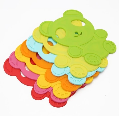 Strumenti della cucina del silicone dell'orso, bambini isolati tovagliette termoresistenti liberamente