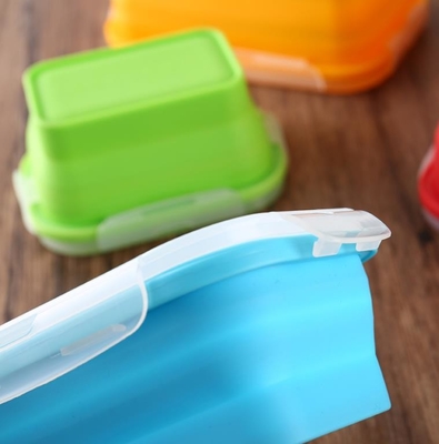 Un insieme della scatola di pranzo pieghevole del silicone di FDA dei contenitori di stoccaggio dell'alimento del silicone 4 per i bambini