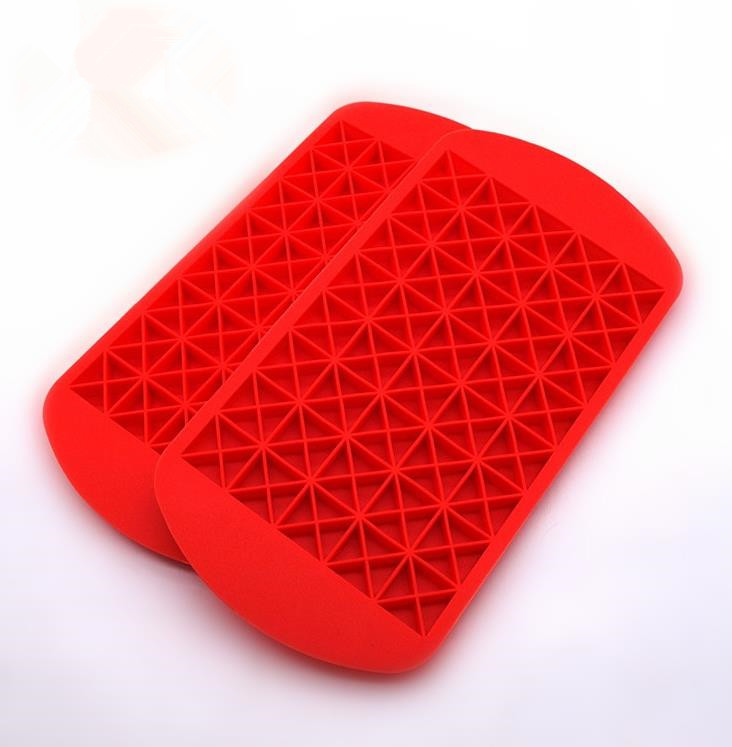 Il mini cubetto di ghiaccio del silicone del triangolo modella un colore nero rosso di 160 cavità per il congelatore