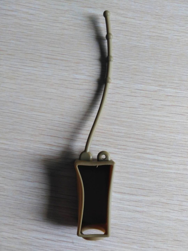 Portabottiglia nera del silicone di colore 29ML con la bottiglia dei pp per il prodotto disinfettante della mano